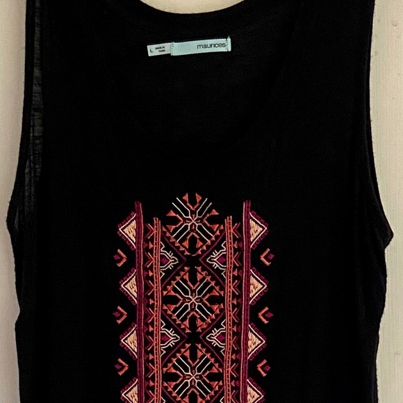 🦋Fun Sleeveless Embroidered Top🦋 - Picture 2 of 6